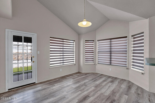Building Photo - 12117 Desert Quail Ave