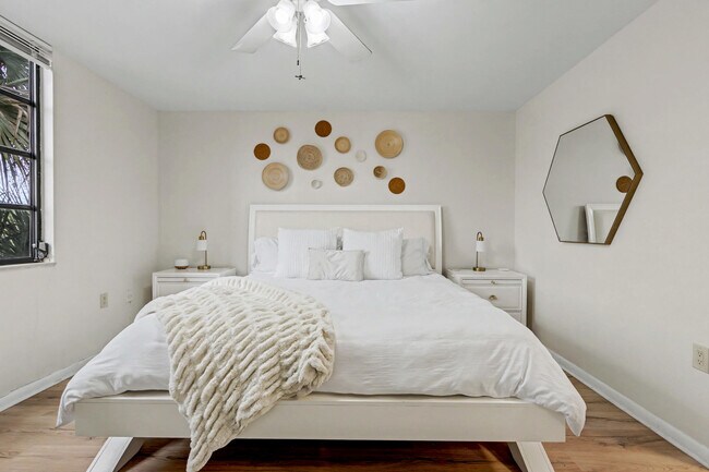 Building Photo - 1518 Whitehall Dr