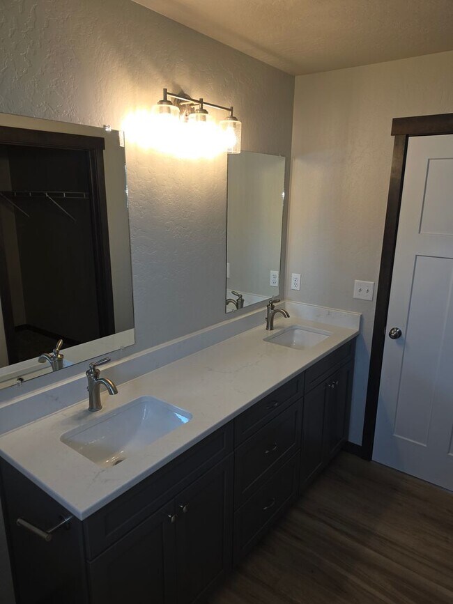 Building Photo - 3885 N Pradera Ct