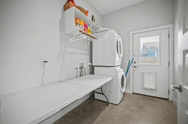 Building Photo - 6700 Canal St