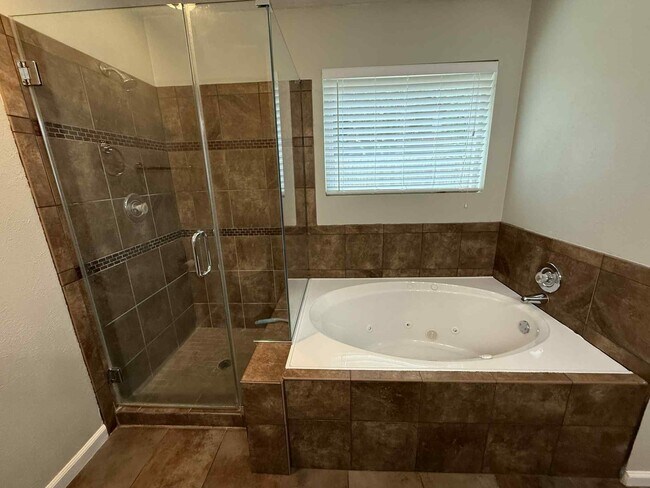 Building Photo - 36 Silver Elm Pl