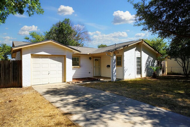 Building Photo - Move-In Ready 4-Bedroom Gem in the Heart of Schertz! - Realtor Commission: $500
