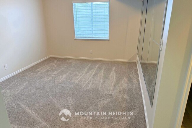 Building Photo - 3987 Red Tail Dr