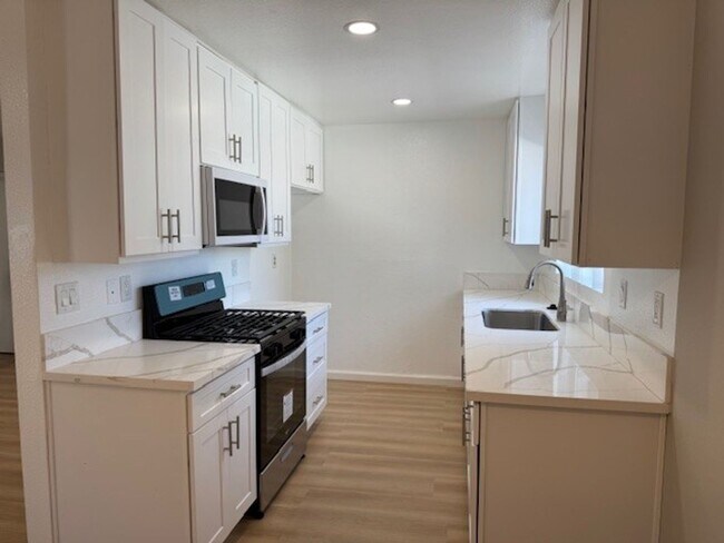 Building Photo - BEAUTIFUL NEWLY REMODELED 2 BEDROOM/1 BATH...