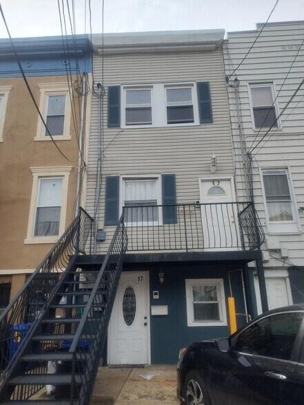 Building Photo - 17 Wallis Ave