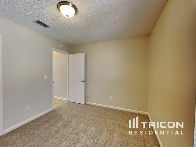 Building Photo - 920 Majestic Cypress Dr N