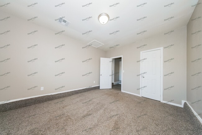 Building Photo - 8801 S Fairview Dr