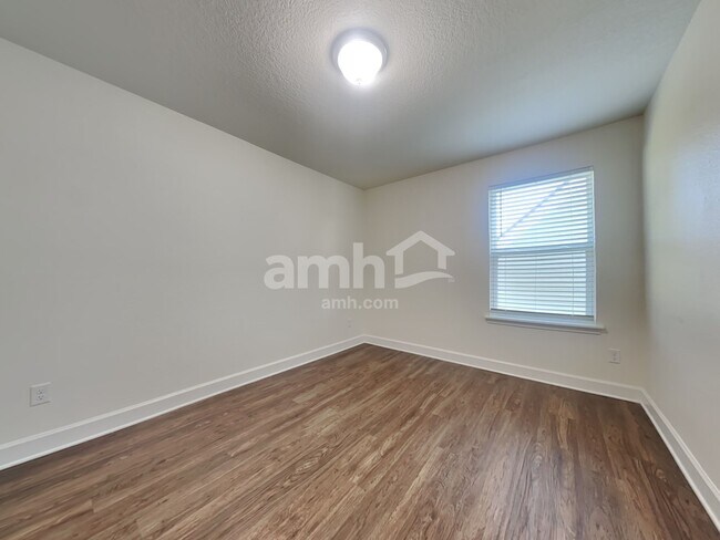 Building Photo - 437 Sandstone Dr