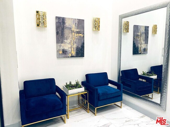 Building Photo - 1237 S Holt Ave