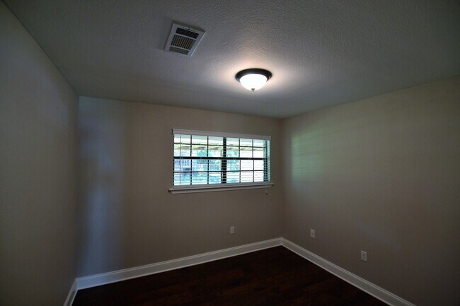 Building Photo - Newly renovated home in Beau Village Subdivision in Denham Springs near I-12