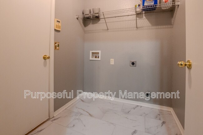 Building Photo - 414 Calla Lily Ln