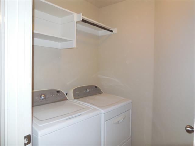 Building Photo - 13713 Blue Bell Dr