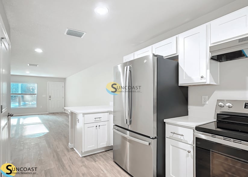 Building Photo - 9370 N Peachtree Way