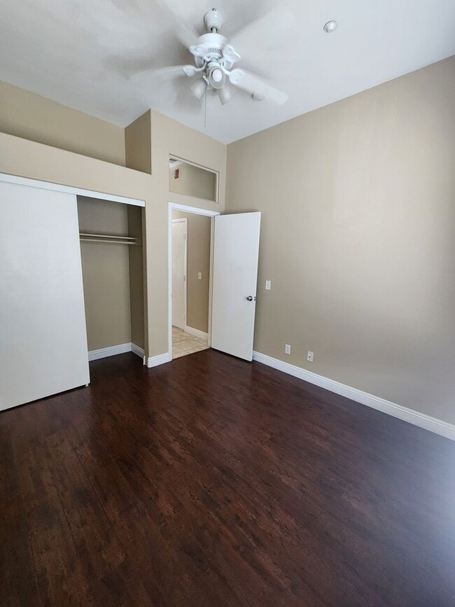 Building Photo - A Fabulous 3 Bedroom Townhome In North Las...