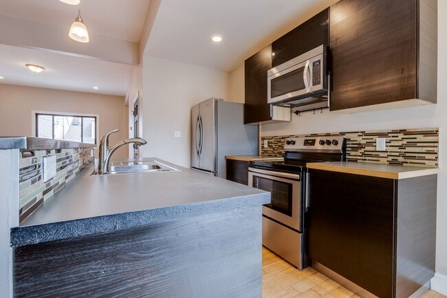 Building Photo - AVAILABLE JUNE 2026 - Spacious 4 Bedroom, 2 Bath Home Minutes from East Carson!