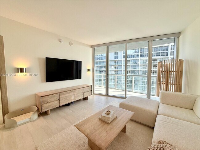 Building Photo - 495 Brickell Ave