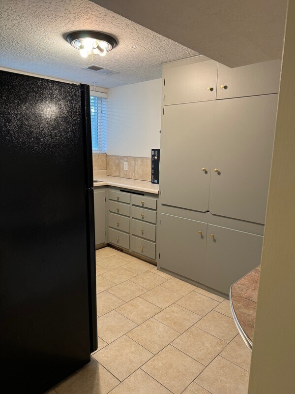 Building Photo - 1744 E Lahar Dr