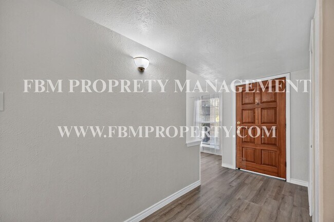 Building Photo - 407 Woodhurst Dr