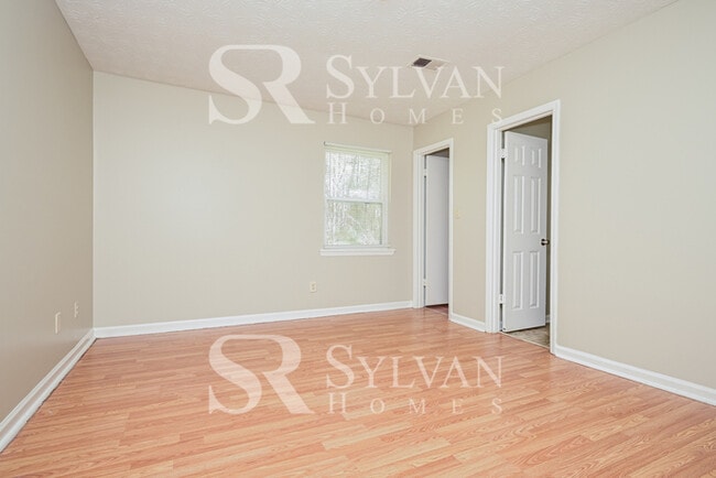 Building Photo - The living is easy in this 3 bedroom, 2 bathroom home