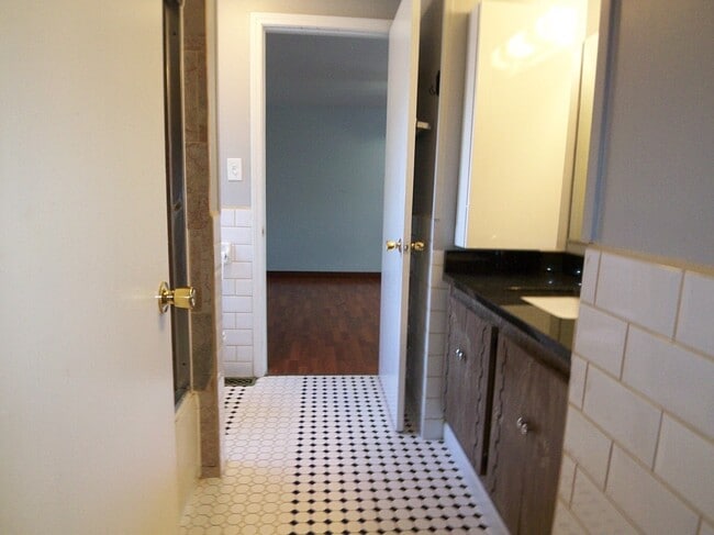 Building Photo - 2071 Danbury Pl