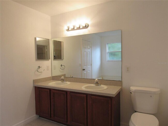 Building Photo - 202 Walnut Crest Run