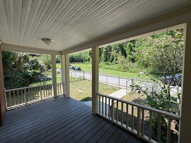 Building Photo - Swannanoa - Newly Renovated Beacon Village Cottage