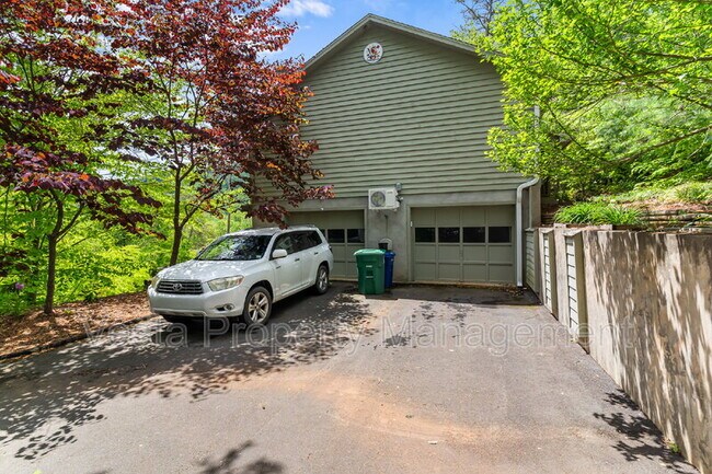 Building Photo - 857 Reems Creek Rd