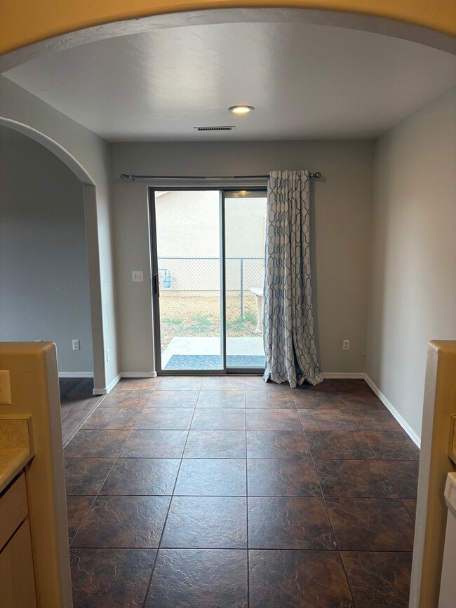 Building Photo - 4565 N Carla Vista Dr