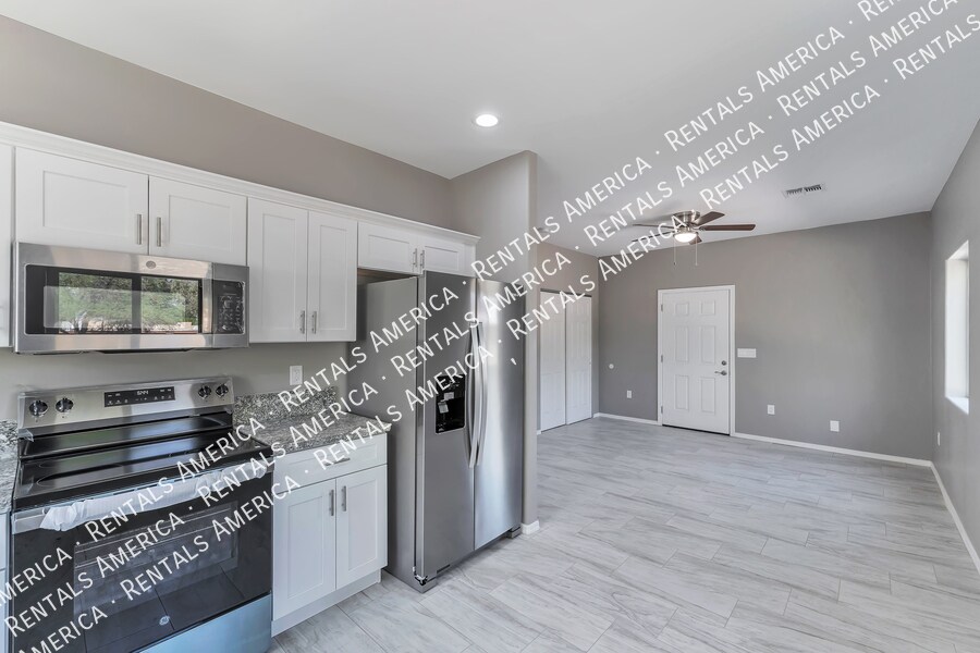 Building Photo - 1625 N Mountain View Ave