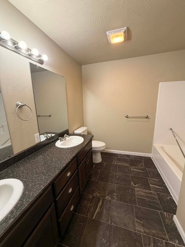 Building Photo - LEASETAKEOVER: NO DEPOSIT NEEDED!!!  4 BEDROOM / 2 BATHROOM HOUSE IN JOPLIN MO!!!