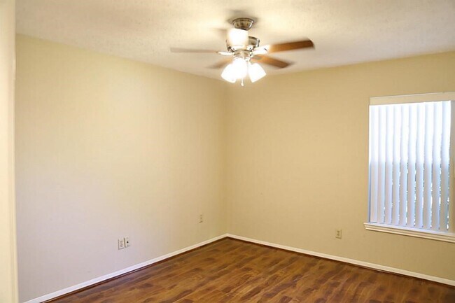 Building Photo - 2323 Manorwood St