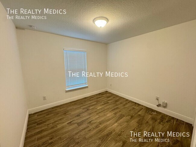 Building Photo - 708 Bon Air St