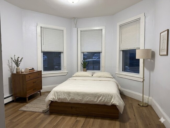 Building Photo - 58-60 Temple Street