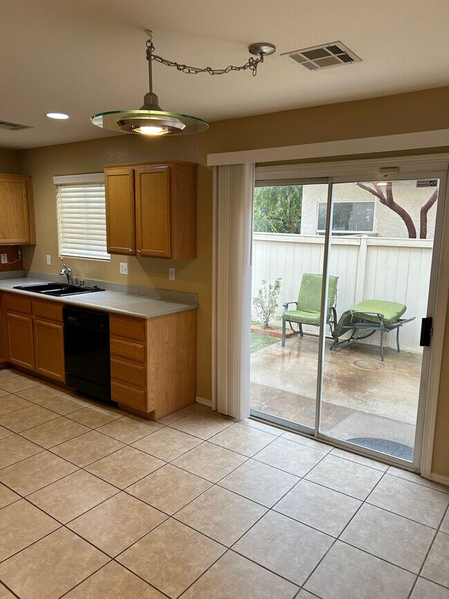 Building Photo - 7920 Windhamridge Dr