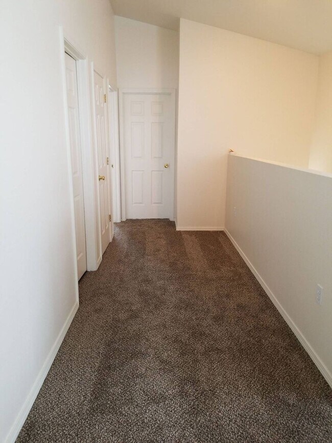 Building Photo - 1706/1708peni