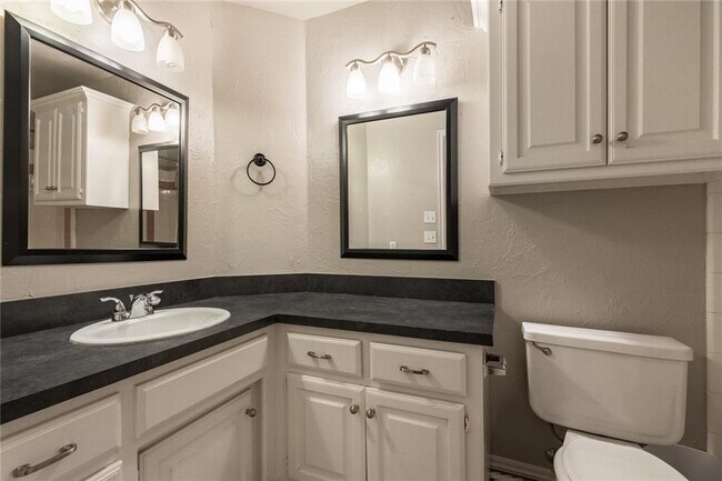 Building Photo - 1809 Courtney Ln