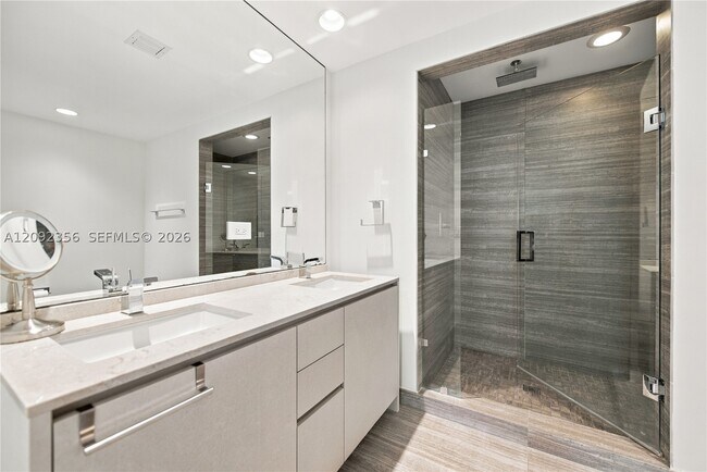 Building Photo - 1010 Brickell Ave