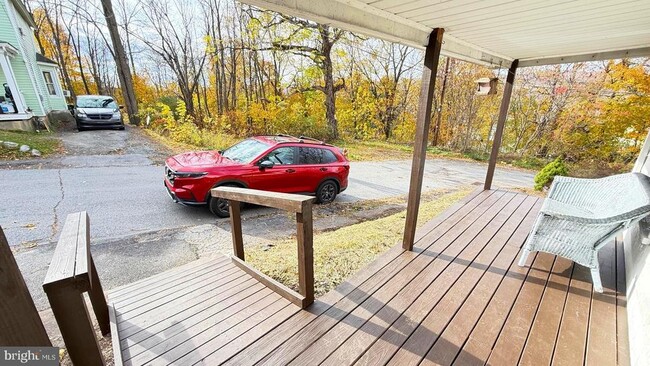 Building Photo - 6 Fern Ave