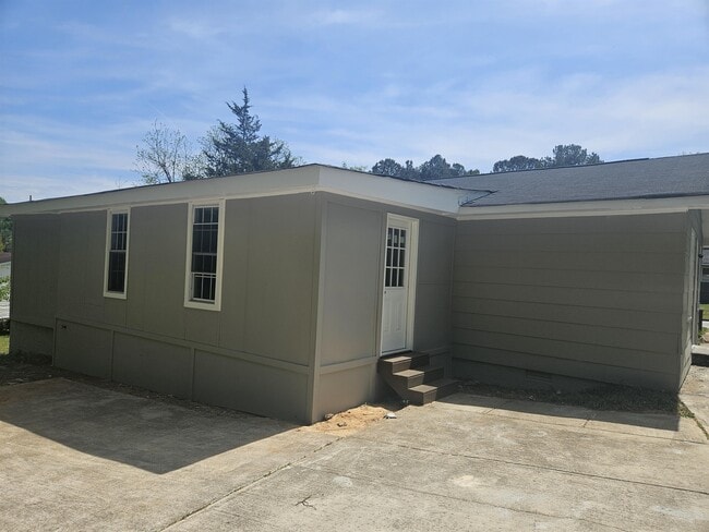 Building Photo - 640 Aubrey Dr
