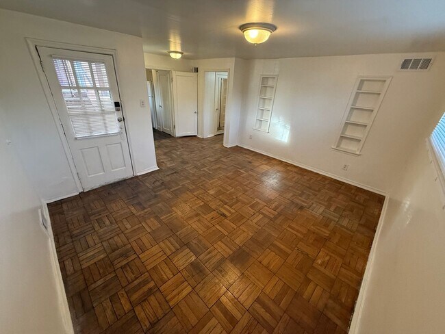 Primary Photo - 1918 S 900 E