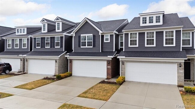Building Photo - 4765 Glenora Dr