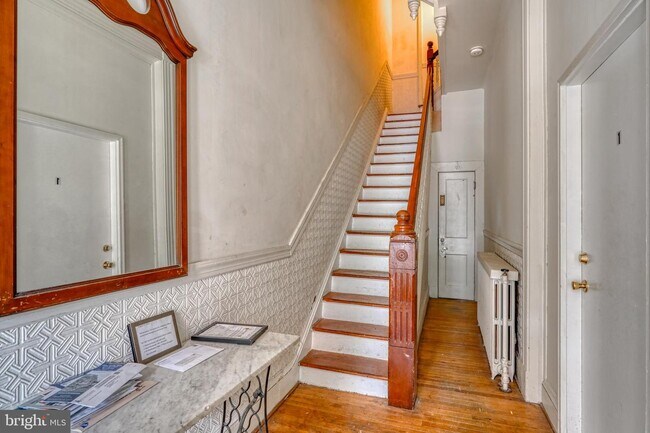 Building Photo - 210 Laurens St