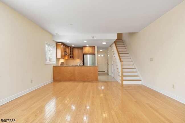 Building Photo - 453 Springfield Ave