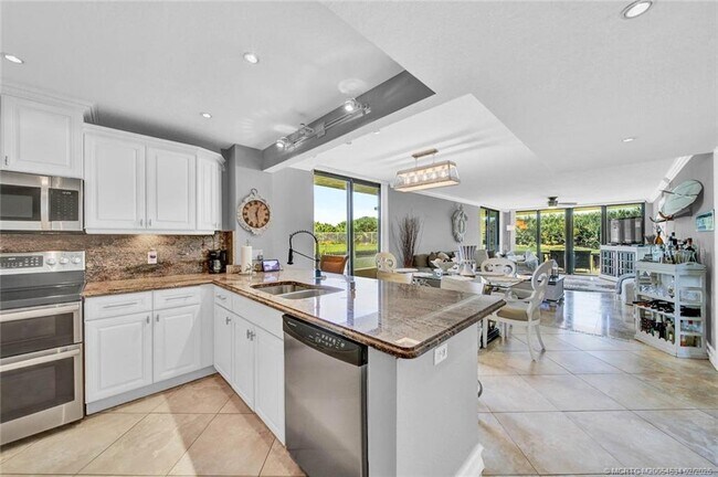 Building Photo - 10680 S Ocean Dr