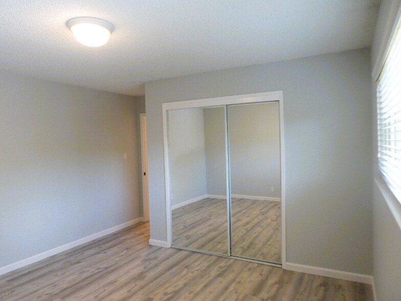 Building Photo - 974 Rose Ave