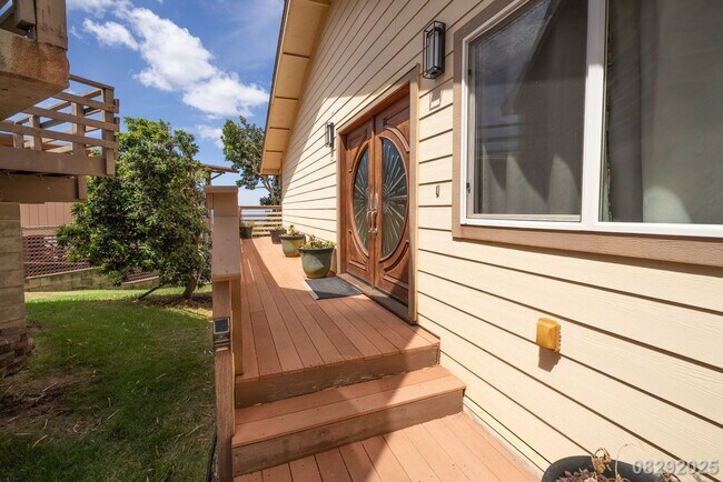 Building Photo - 3 Bedroom 3 Bathroom pet negotiable SFH in...