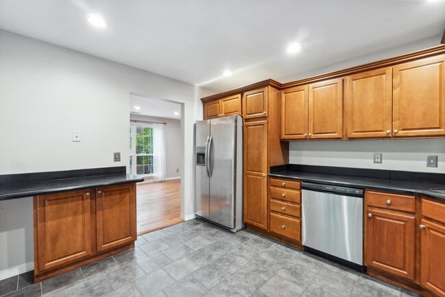 Building Photo - 11 Droyers Pointe Blvd