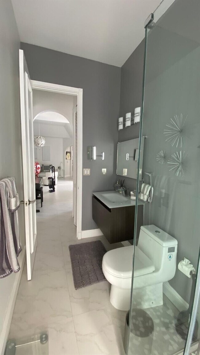 Building Photo - 830 Bailey St