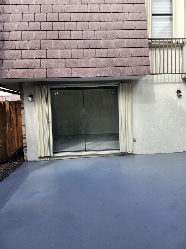 Building Photo - 7519 Courtyard E Run