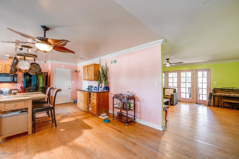 Building Photo - 2251 Markham Ave